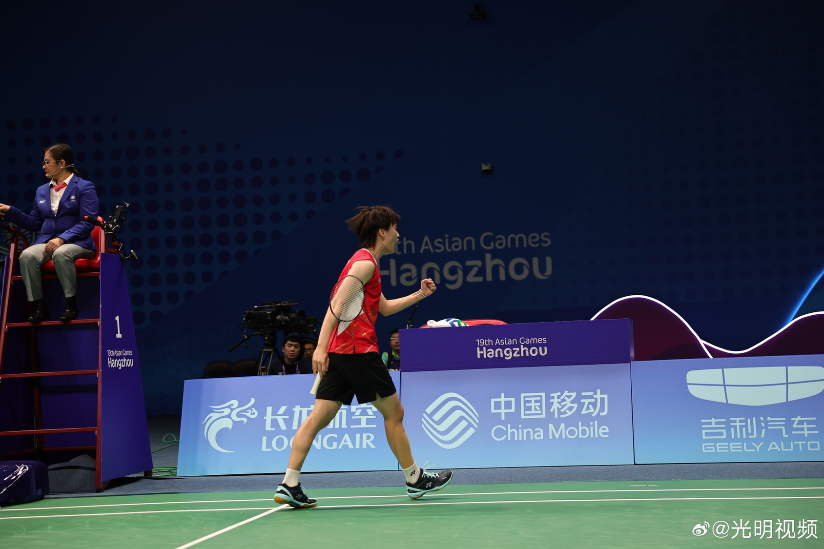 的膝伤就彻 的膝伤就彻