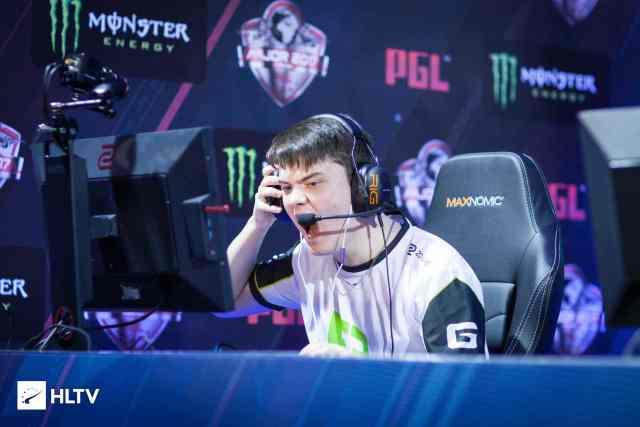 更显示了他 更显示了他