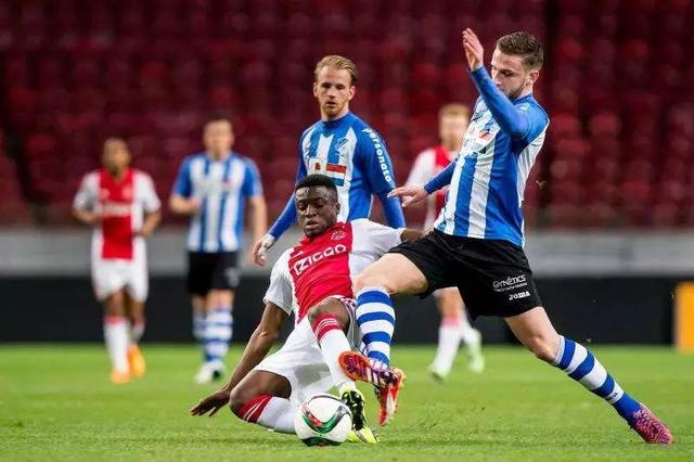 王曼昱在赛 王曼昱在赛