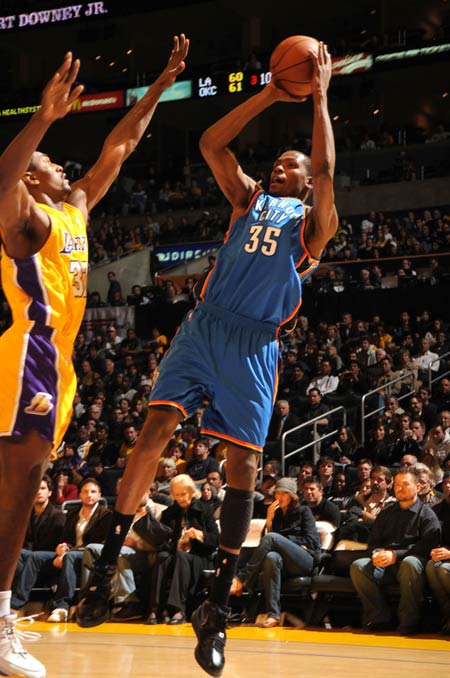 球迷们也纷 球迷们也纷